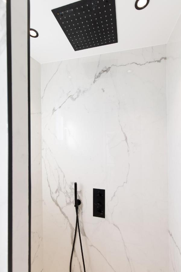 Les Legendes Yourhosthelper Apartamento